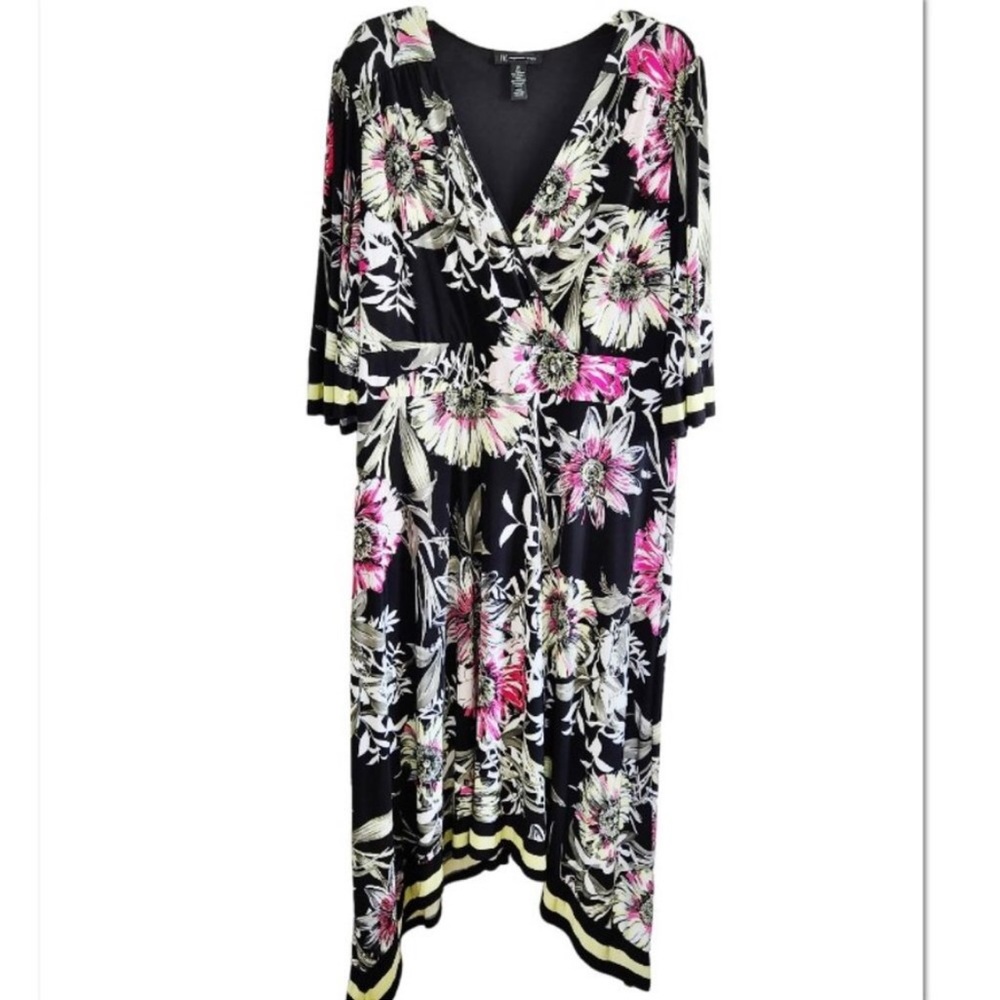 Faux-Wrap Midi Dress Black Floral
SIZE 1X *Excellent Condition* - Picture 6 of 16